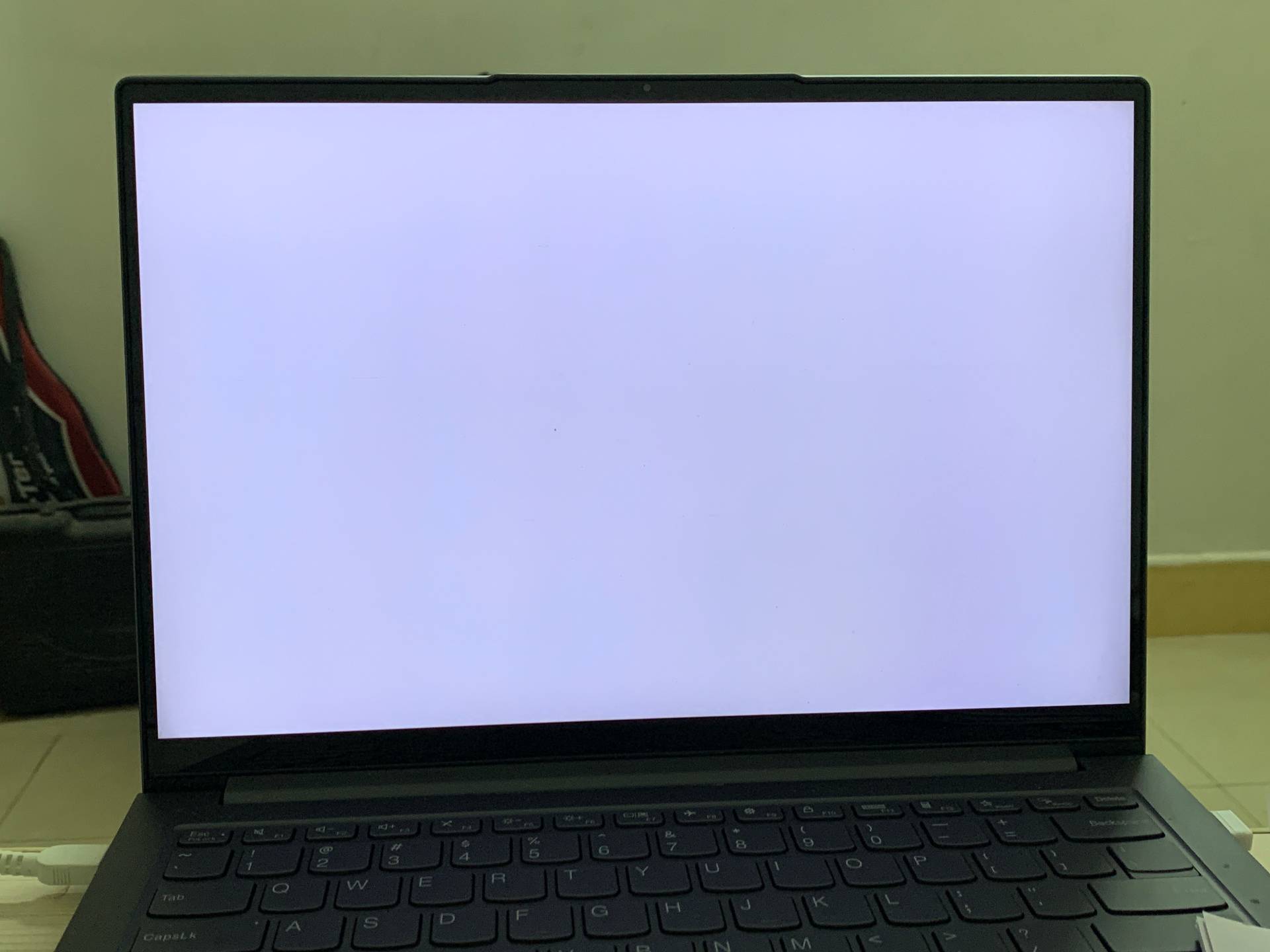 ¿El dilema de la pantalla LCD blanca? ¡El método de resolución de problemas de tres pasos de CNK permite una resolución eficiente!