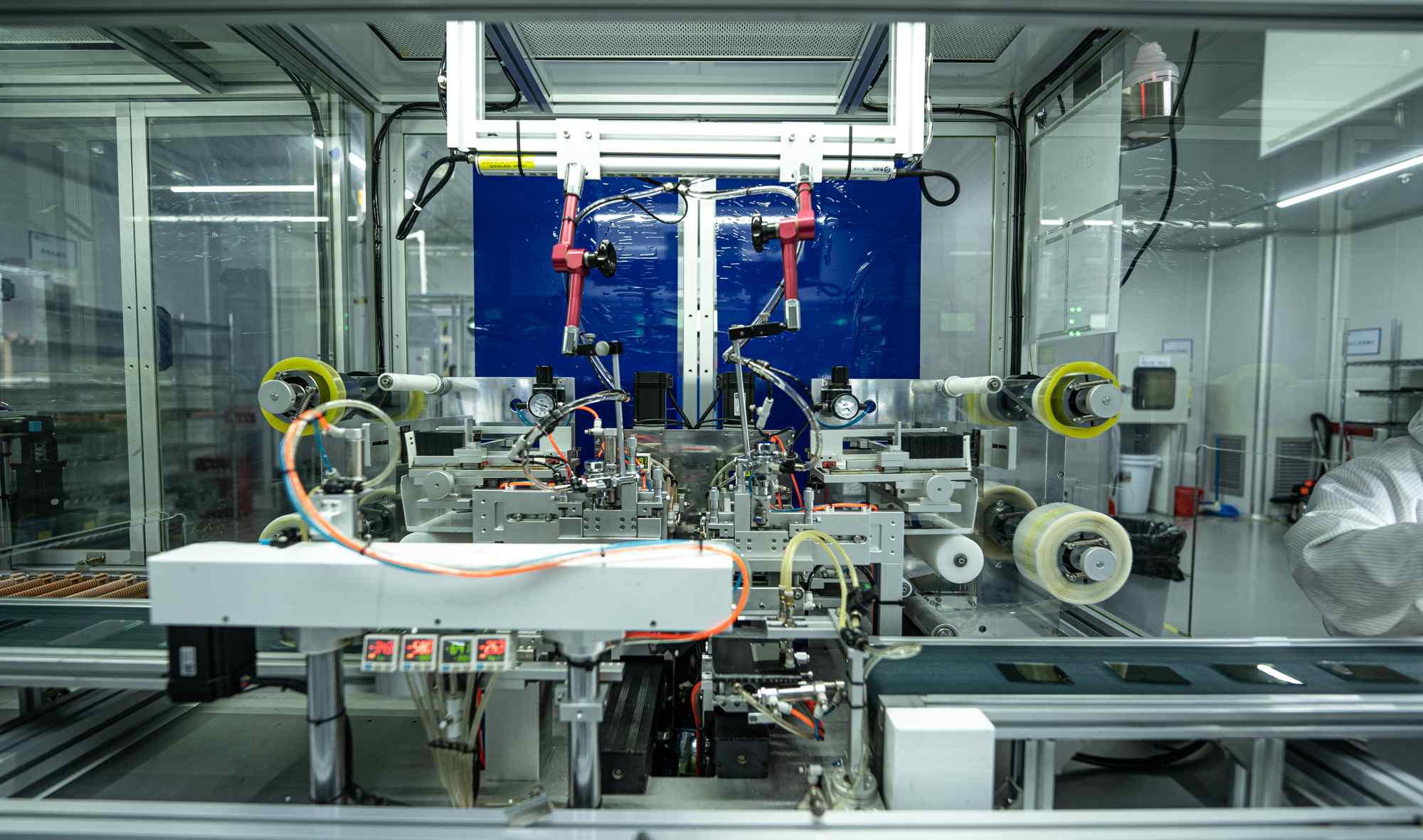 Alineación de precisión y ensamblaje de celdas: análisis de procesos de frotamiento y revestimiento de PI en la fabricación de LCD